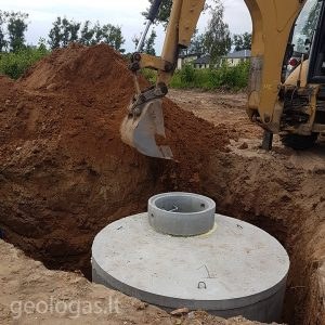 Dalinantis gręžiniu su kaimynais, teks įsirengti siurblinę. Vandens gęžinio siurblinės montavimo darbai